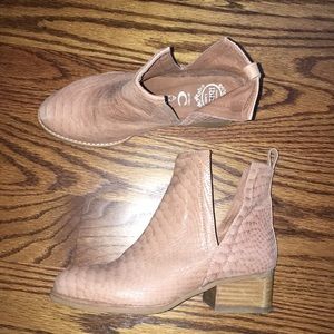 NWOT Snakeskin Jeffrey Campbell booties